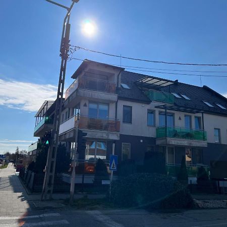 Azur Haz Gyoengyvirag Apartman Sárvár Buitenkant foto